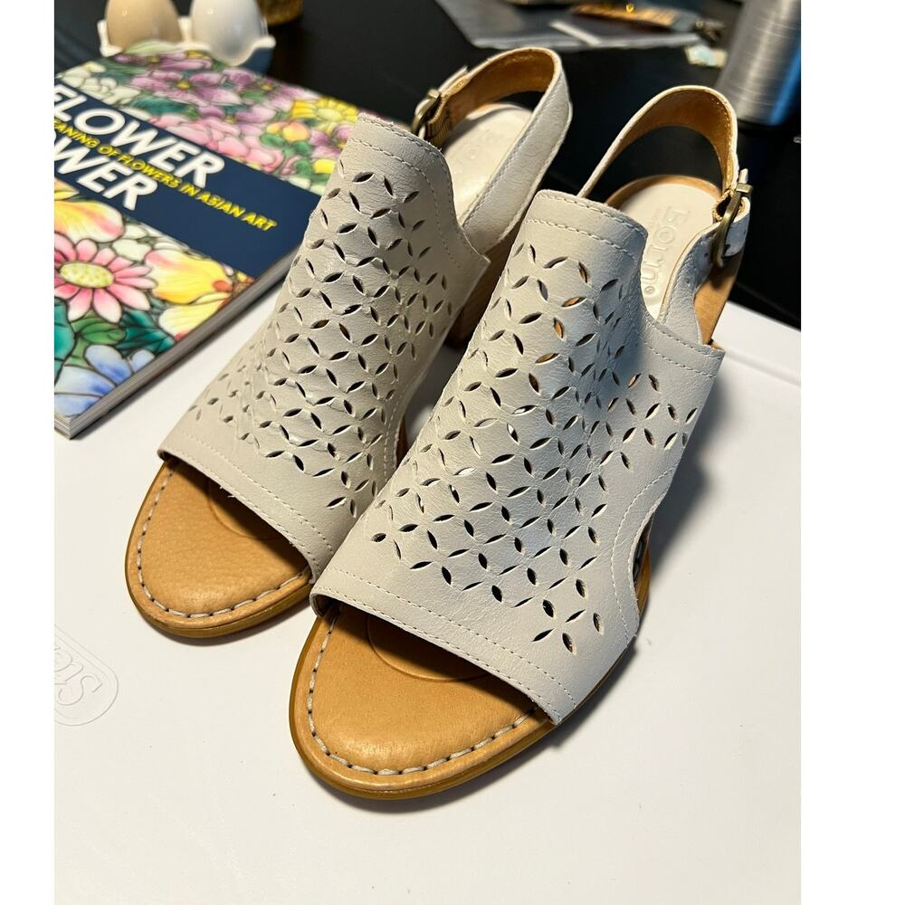 BORN Women’s Size 8 Gray Leather Laser Cut Slingback Wedge Sandals Open Toe EUC